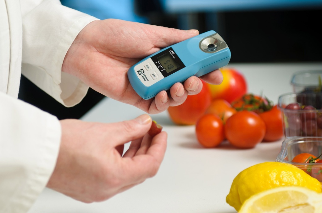 OPTi-Brix-Refractometer-for-fruit-apples-grapes-sugar.jpg