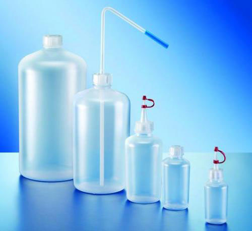Square-shouldered bottles, ser ies 302, Capacity 5