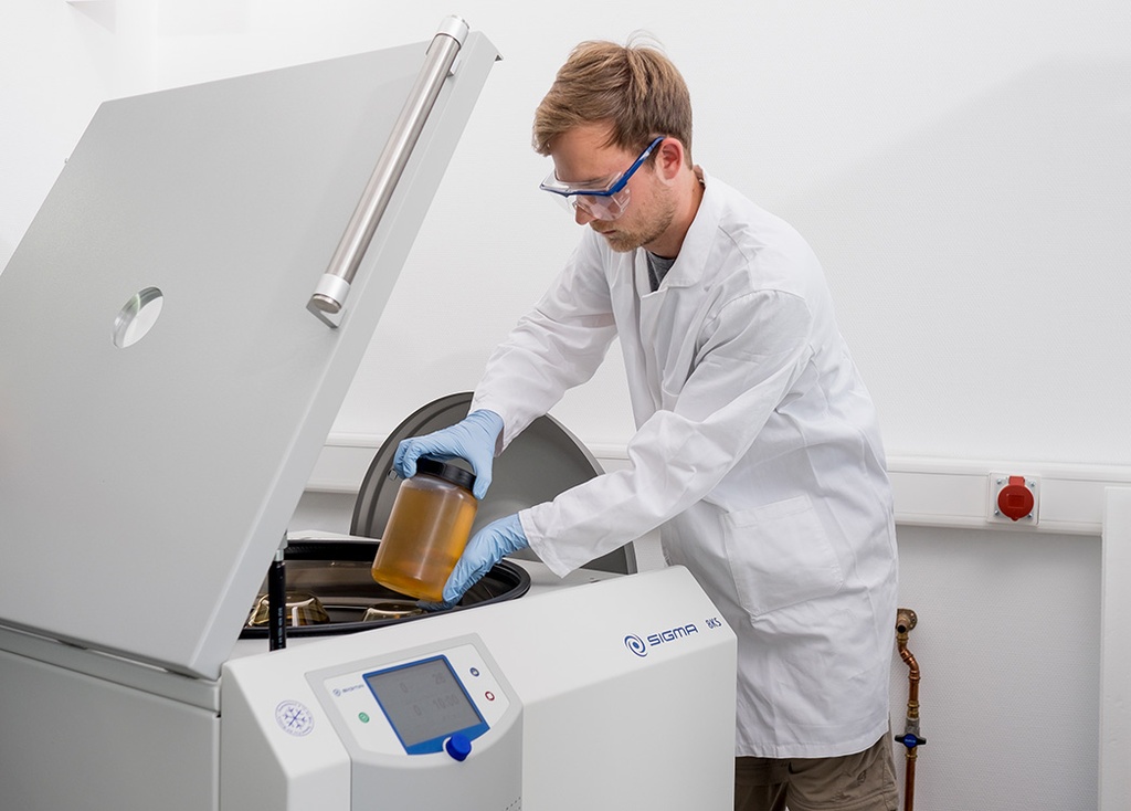 [2210631] Sigma 8KS floorcentrifuge with cooling